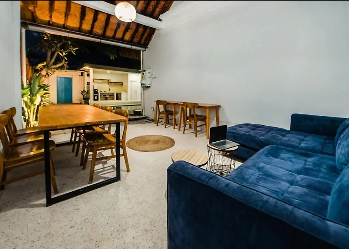 Greek House: W/desk And Shared Pool&kitchen/7 3*